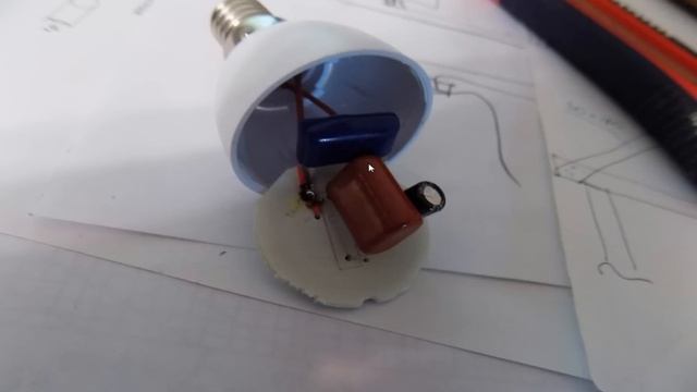 Светодиодные лампы светятся при выключении. Что делать!