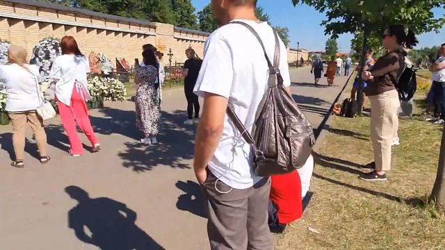 Юра Шатунов - 9 дней со дня смерти ? хиты Юры звучат на кладбище !! Троекуровское кладбище 2.07.202 смотреть онлайн