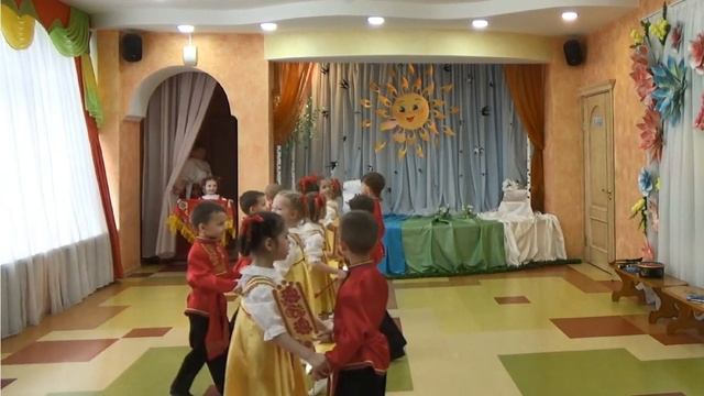 Светлана Генералова Танцевальная группа "Ромашка Русский танец "Веретено" смотреть онлайн