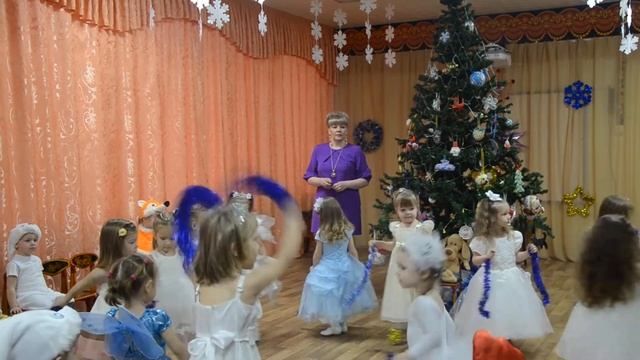 Танец снежинок. Утренник в детском саду. смотреть онлайн