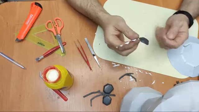 Новогодний снеговик своими руками из бумаги А4.