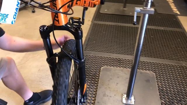 STANCE 1 2019 GIANT BRAND NEW PICKING UP MY New BIKE! смотреть онлайн