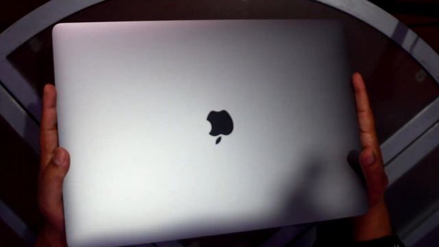 Unboxing Macbook Pro i9.32 GB RAM смотреть онлайн