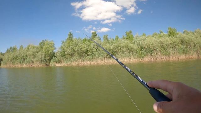 Щука и окунь на джиг с лодки! Поиск хищника по эхолоту. ОТКРЫТИЕ лодочного сезона!!! смотреть онлайн