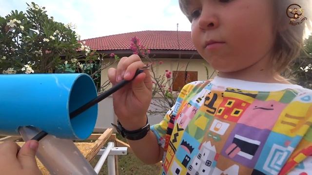 Дети и Машина. Манкиту делают пожарную машину для детей и водяную пушку. МанкиТайм смотреть онлайн