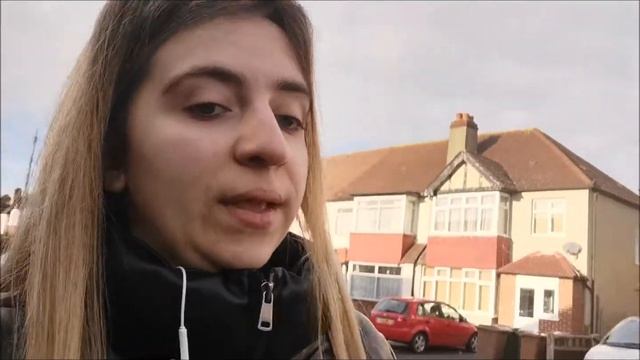 Наращивание ресниц и окрашивание волос в Англии смотреть онлайн