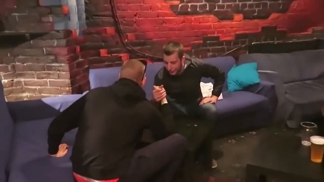 Армрестлинг в 1703 от Ресторатора! смотреть онлайн