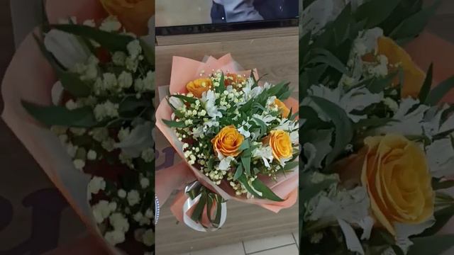 #букетцветов #цветыомск #цветочныйомск #доставкацветоввомске #купитьбукетцветов #розы #альстромерия смотреть онлайн