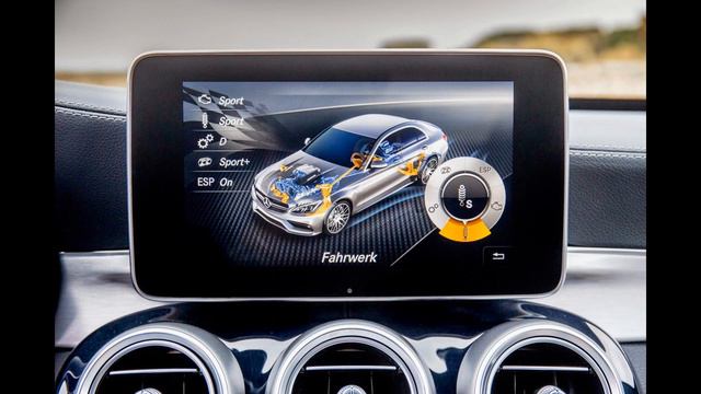 Mercedes AMG C 63 S 2015 Display Fahrdynamikprogramme смотреть онлайн