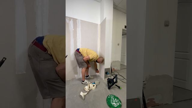 Най-евтиния начин за бързо шпакловане на вътрешни ъгли с хартиена лента смотреть онлайн