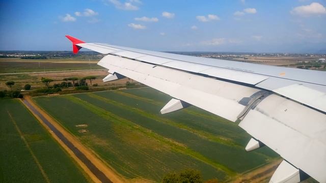 Landing Moment at Pisa International Airport | Galileo Galilei Airport смотреть онлайн