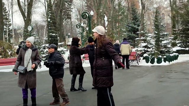 КОХАННЯ ЗОЛОТО!??❤️/ТАНЦЫ В ПАРКЕ ГОРЬКОГО ХАРЬКОВ ЯНВАРЬ 2022 смотреть онлайн