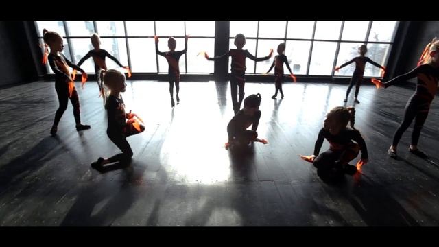 Малыши 3-5 лет - Танец огня - Fraules Dance Centre смотреть онлайн