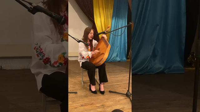 Дзьолось Дарія. Соло. Слова і музика Святослава Вакарчука "Обійми мене". смотреть онлайн