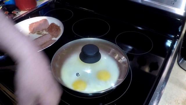 Bacon Spam and Eggs Breakfast смотреть онлайн