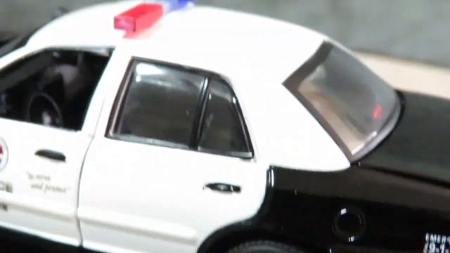 Greenlight 1:43 The Rookie LAPD 2008 Ford Crown Victoria Police Interceptor
