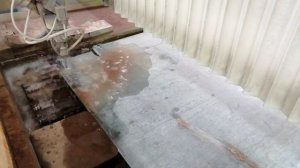 Резка закаленного стекла на установке гидроабразивной резки
