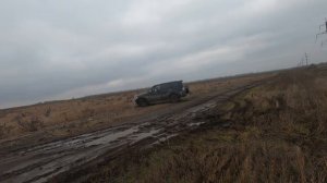 Цепи противоскольжения на Паджеро 4 3.0 V6 по полевым дорогам после дождя
