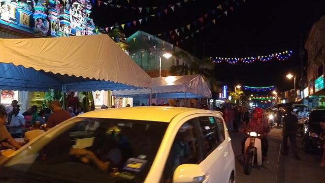 Free Food Distribution at Sri Mariamman Temple, Georgetown, Penang смотреть онлайн