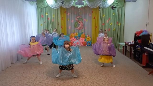 Праздник 8 марта,старшая группа №1 , детский сад"Соловушка" смотреть онлайн