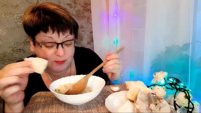 МУКБАНГ ДОМАШНИЙ РАССОЛЬНИК/MUKBANG RASSOINIK/обжор и разговоры на камеру/ смотреть онлайн
