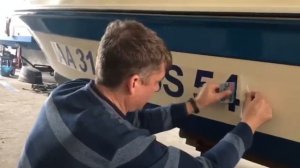 Как наклеить номер на лодку или катер