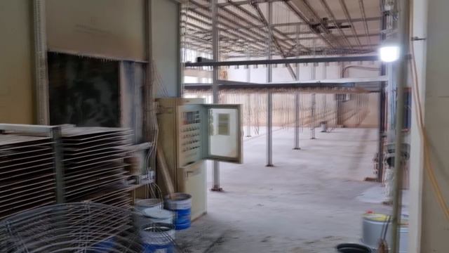 Как в Китае производятся дешёвые гитары? Взгляд изнутри. Цеха, рабочие места, проба продукции.