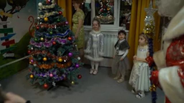 Новогодний утренник 2020 - Старшая группа Детский центр Абрикос Красногорск смотреть онлайн
