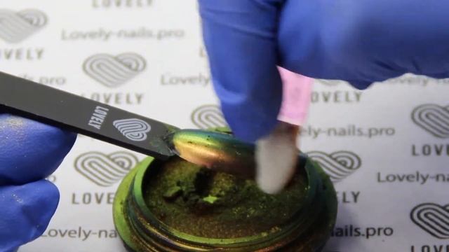 Втирка Lovely Nails B04 - Майский жук - .зеленый оттенок с ярким розовым переливом.. смотреть онлайн
