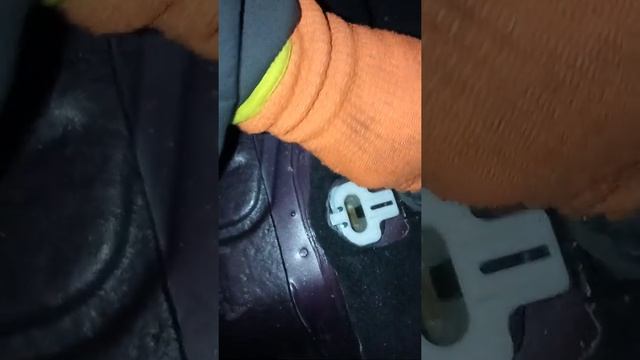 как снять заднее сиденье ниссан теана!!!!!!!!!