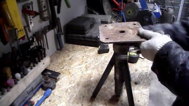 ПОЛЕЗНАЯ САМОДЕЛКА ДЛЯ ГАРАЖА / Регулируемая подставка для авто смотреть онлайн