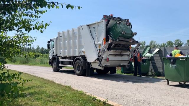 Мусоровоз с задней загрузкой, загружает 10 мусорных баков!