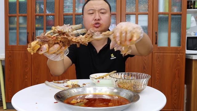 岳父送十几斤羊排，阿强做“红焖羊排”，软烂脱骨大口撕着吃真过瘾｜Mukbang【cram阿强】 смотреть онлайн