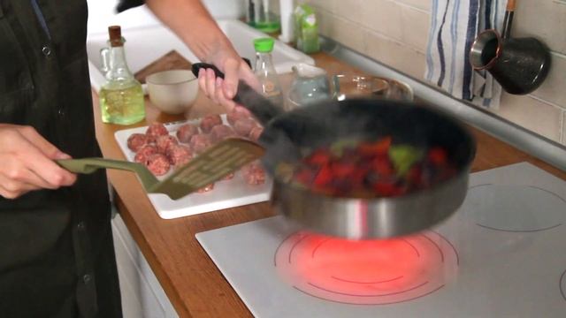 Так ФРИКАДЕЛЬКИ вы еще не готовили!!! ОООЧЕНЬ вкусно. Рецепт фрикаделек в соусе. смотреть онлайн