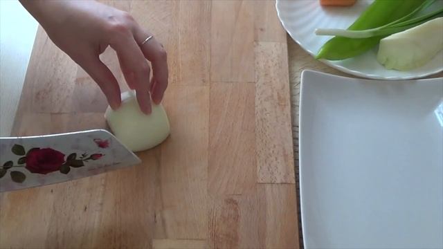 Корейская кухня: Острая подлива с курицей и крахмальной лапшой (매운닭고기당면덮밥) смотреть онлайн