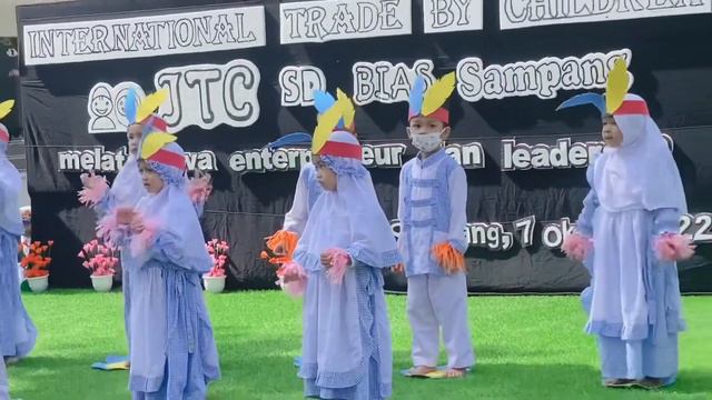 Pentas TK A Bias Sampang International Trade by Children смотреть онлайн