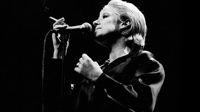 Marianne Faithfull sings "Wild Horses" live | 1990 (The Rolling Stones cover) смотреть онлайн
