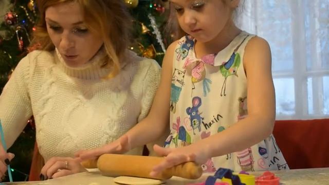 ПЕЧЕНЬЕ ИЗ СОЛЕНОГО ТЕСТА,ПОХИТИТЕЛЬ ПЕЧЕНЬЯ,ИЩЕМ ЗЛОДЕЯ смотреть онлайн