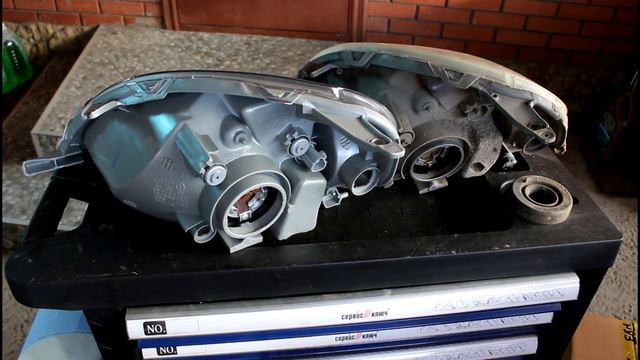 Замена передних фар на Toyota Vitz Тойота Витц SCP10 2001 года