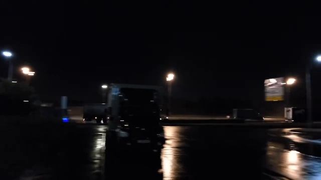 Трудяги, которых никто не замечает. Водители живут в своих грузовиках.