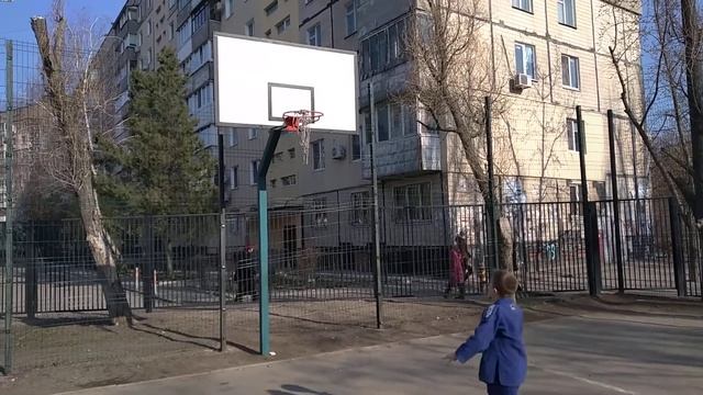 Днепр Школьная баскетбольная площадка 20210331 смотреть онлайн