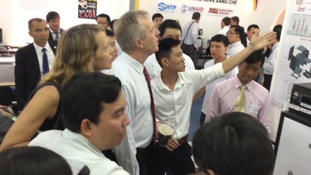 IUH Students Presented Their Product смотреть онлайн