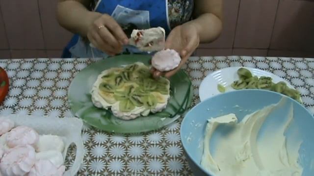 Зефирный тортик с киви и бананами смотреть онлайн