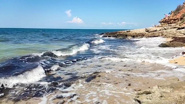 красивые брызги моря и красивые волны со скалами и красивыми пейзажами ❤️ смотреть онлайн