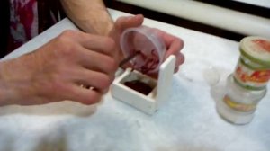 Как хранить мотыля для рыбалки