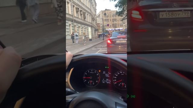 Поездка по Малой Бронной улице (патрики) в Москве дождливым днем, 23 июня 2023 смотреть онлайн