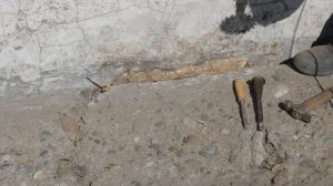 Хотел заделать щель между фундаментом и отмосткой. Да не тут-то было!!