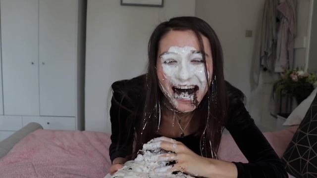 ASMR eat cake with me (Sticky sounds, whip cream sounds, eating sounds) смотреть онлайн