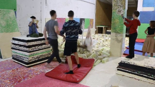 у кого-то "деревянная", а у нас "батутная" :))) смотреть онлайн