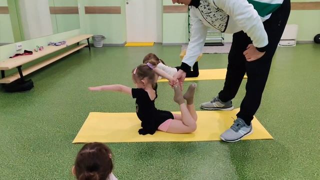 Укрепление спины ребёнка 5 лет/г. Ростов-на-Дону / Golden Tap Dance Theatre Ваш успех-наша работа! смотреть онлайн